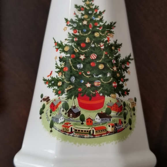 Pfaltzgraff Christmas Salt & Pepper Shakers, with Napkin Holder. OS - Picture 5 of 8
